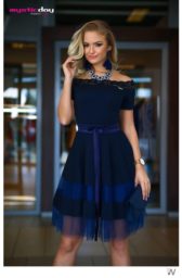 Sötétkék rövidujjú csipkés vállú tüll loknis ruha