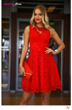 Piros csipkés loknis ruha