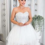 Uszályos hófehér tüll maxi ruha