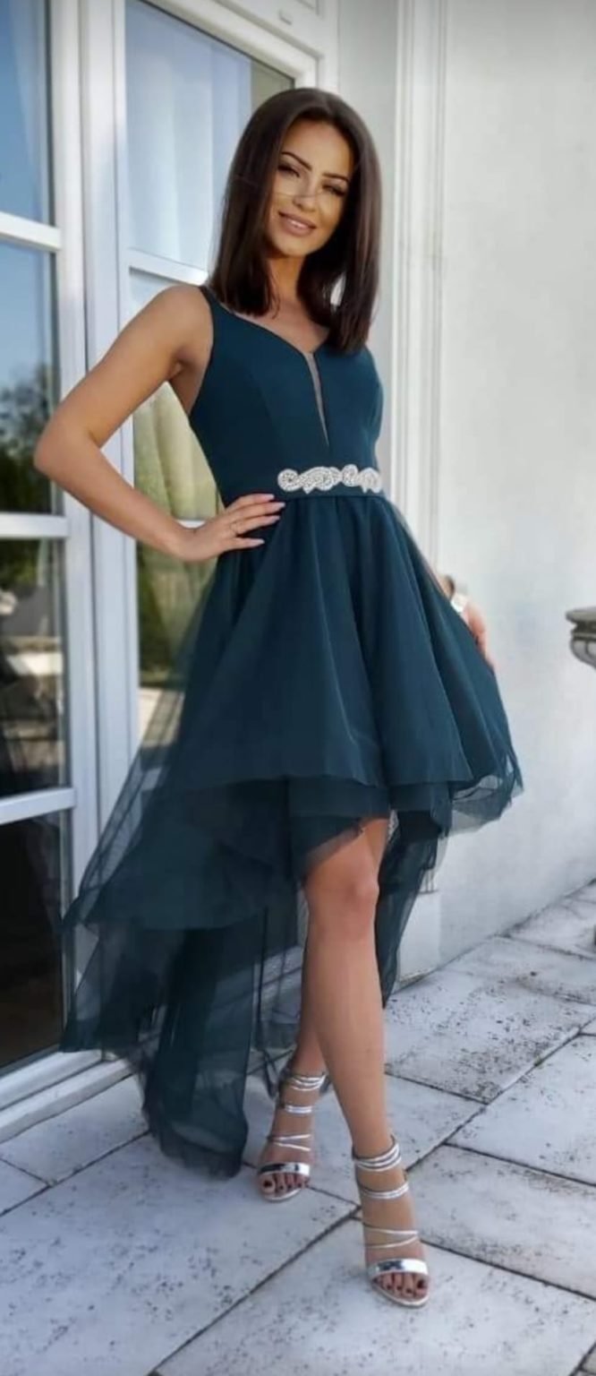 Pántos uszályos princess méregzöld ruha