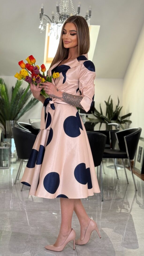 Margó pezsgő barack nagy pöttyös ruha