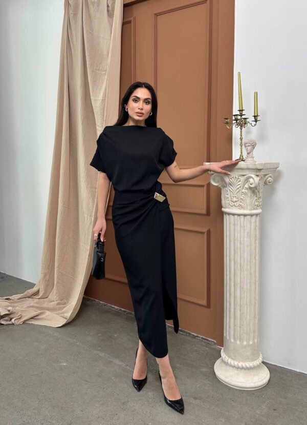 Alena fekete kámzsás midi ruha