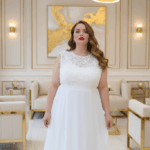 Nagyméretű ekrü felül horgolt muszlin koktélruha