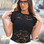 Csipkés fekete dupla fodros body