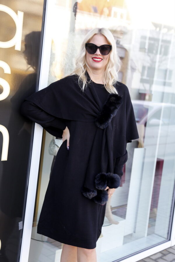 Krysta fekete kötött midi ruha stólával