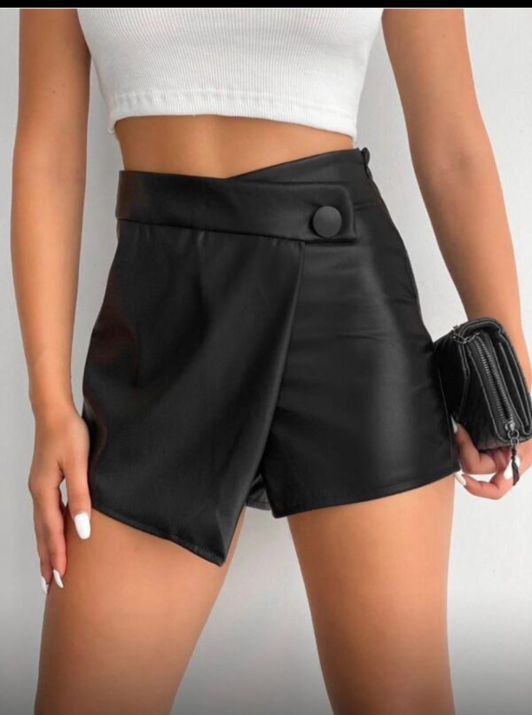 Babette fekete bőr átlapolt short