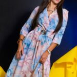 Mystic Day Gréti babakék-beige virág mintás 3/4 ujjú midi ruha