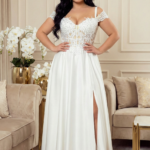 Willow ekrü szatén ejtett vállas molett maxi ruha