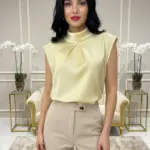 Lori pasztel sárga ujjatlan szatén blúz